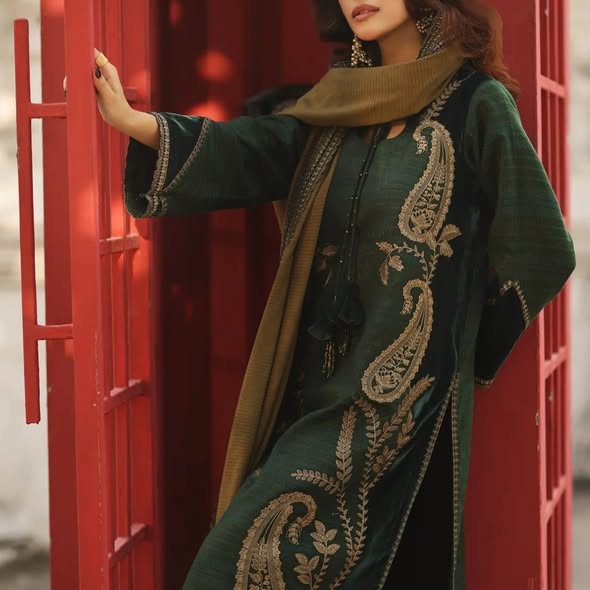Article 3095: original front model photograph showing shirt embroidery and dupatta